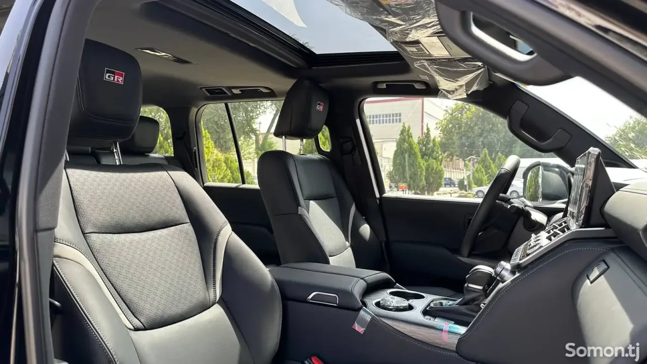Toyota Land Cruiser 2025 · 3.5 AT
