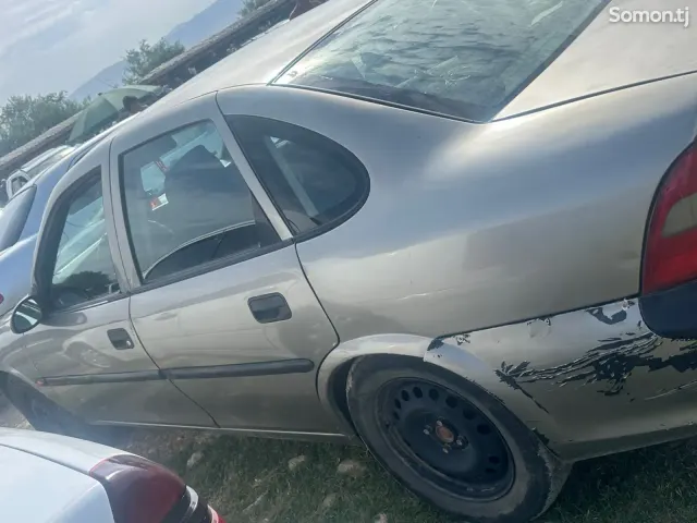 Opel Vectra B 1996 · 1.6 MT