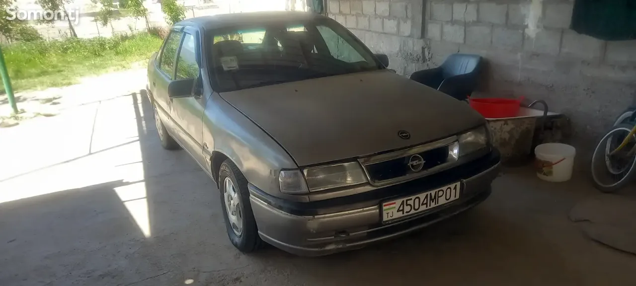 Opel Vectra A 1993 · 1.6 MT