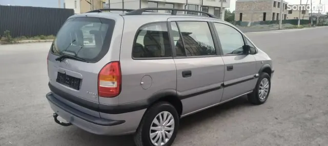 Opel Zafira 1999 · 1.6 MT