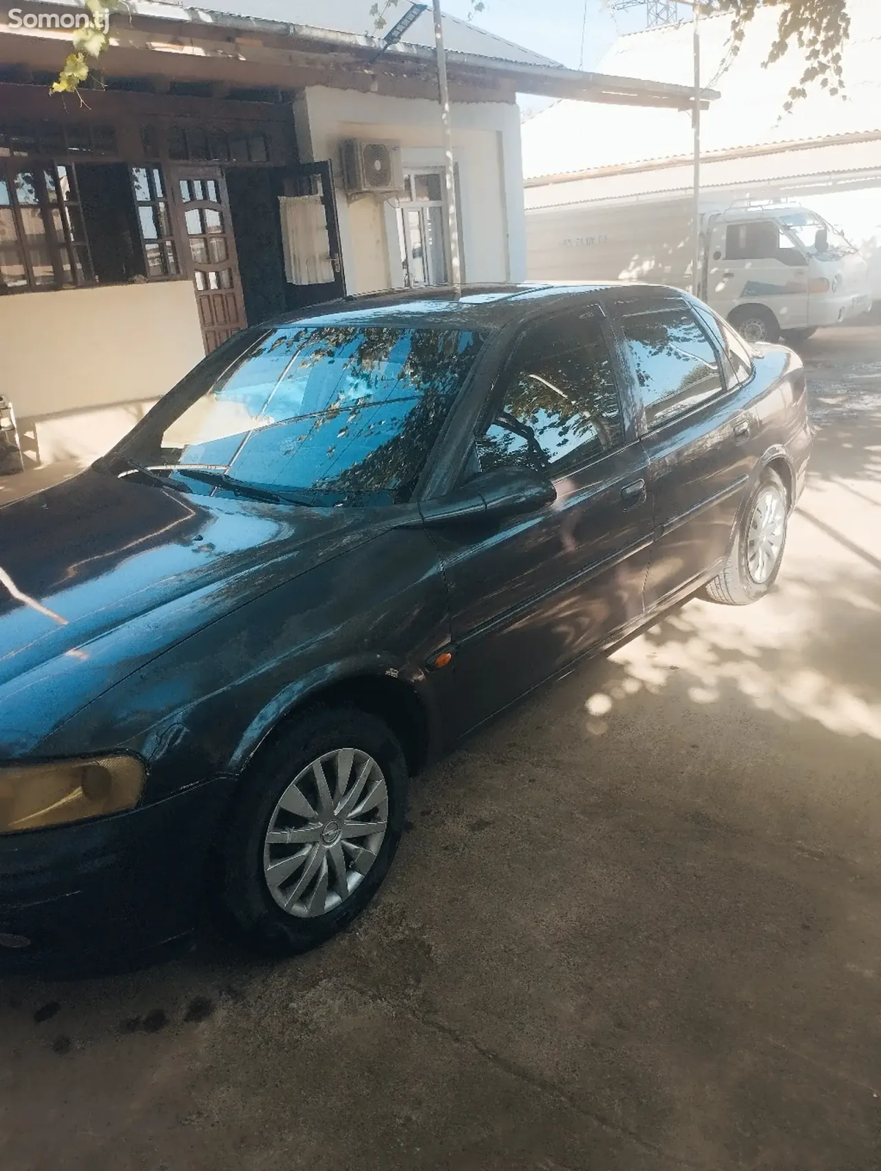 Opel Vectra B 1995 · 1.6 MT