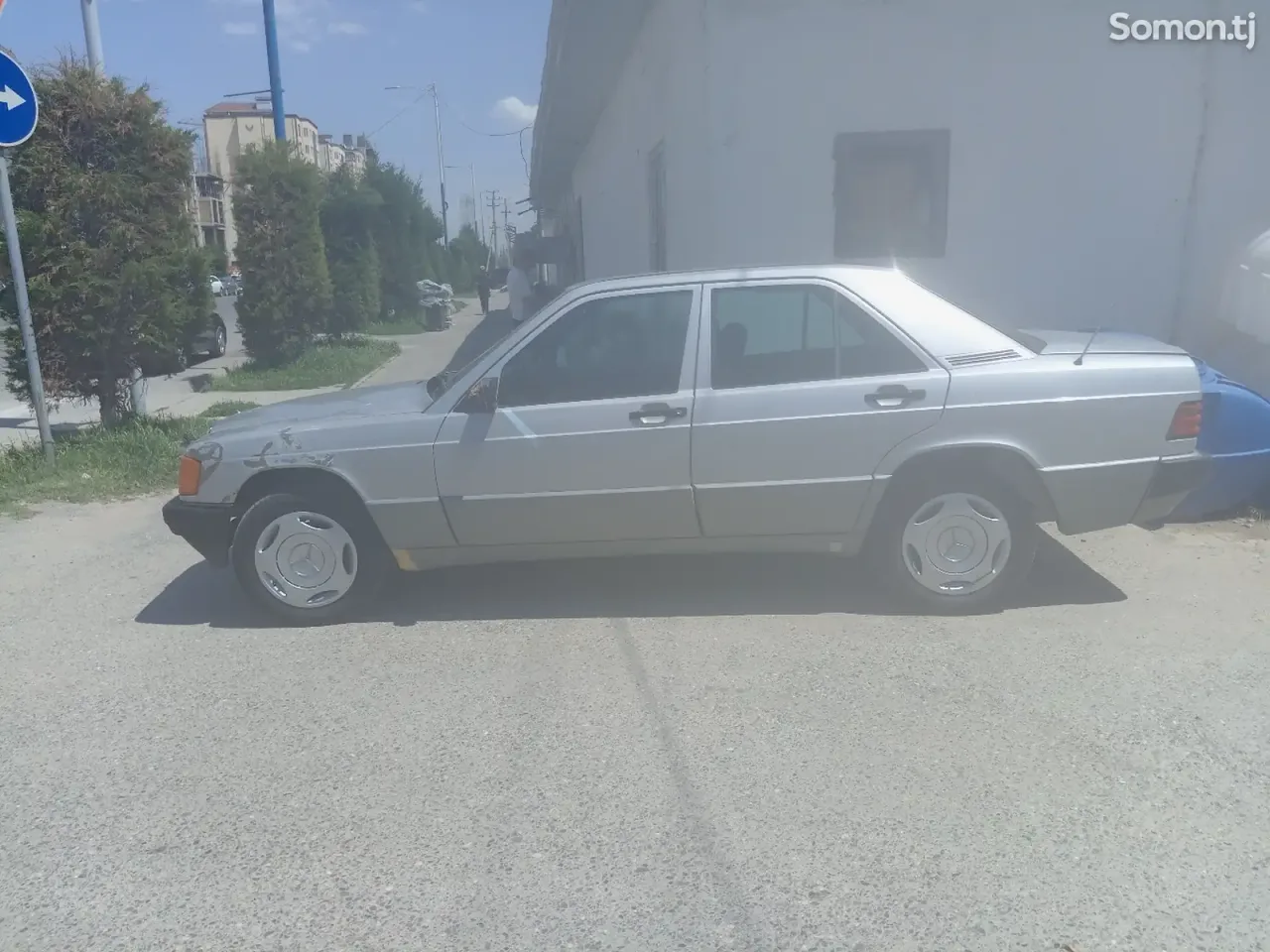 Mercedes-Benz W201 1990 · 2.0 MT