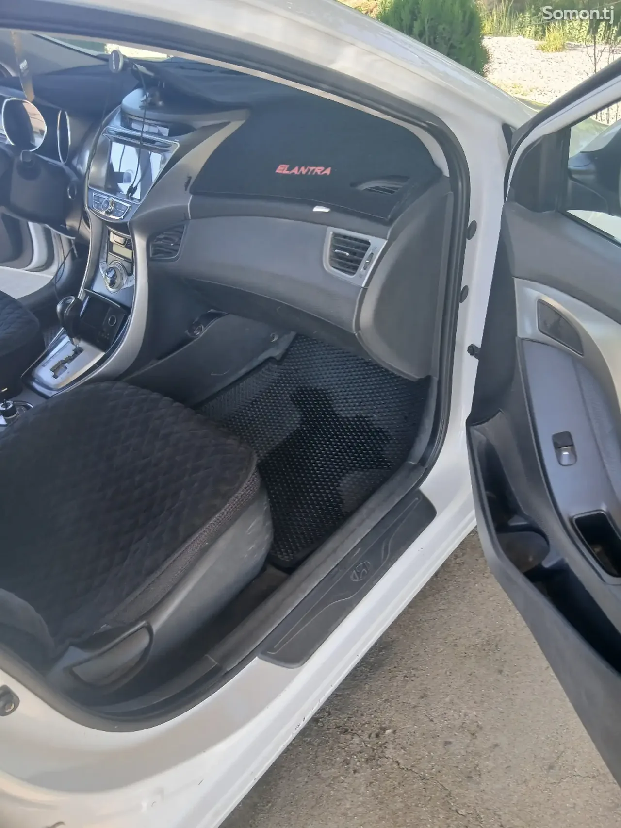 Hyundai Avante 2011 · 1.6 AT