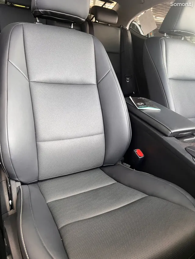 Lexus ES series 2017 · 3.0 AT