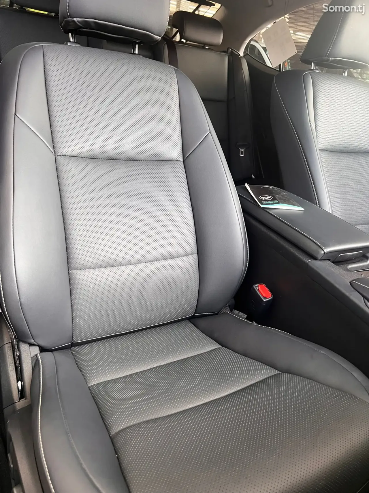 Lexus ES series 2017 · 3.0 AT