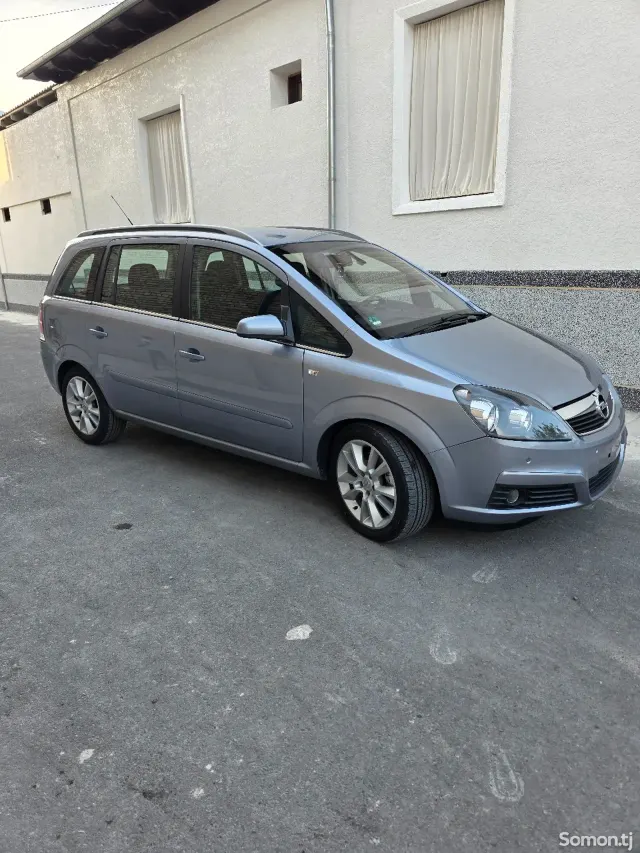Opel Zafira 2006 · 2.2 AT