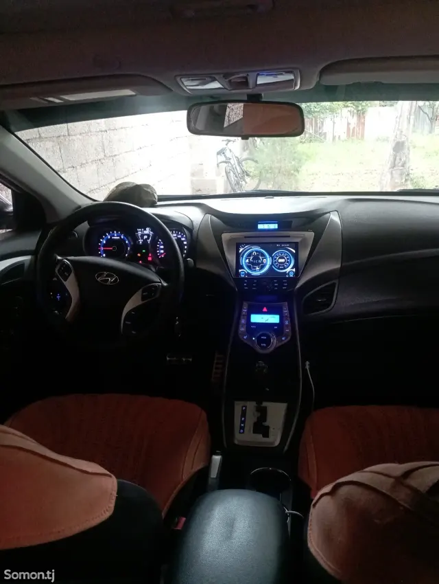 Hyundai Avante 2012 · 1.6 AT