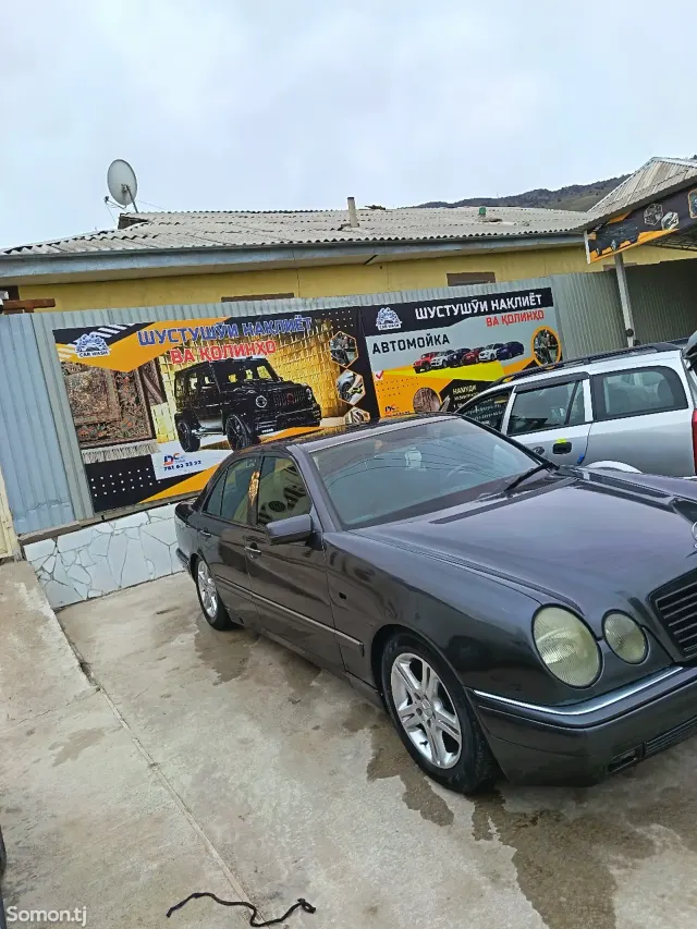 Mercedes-Benz E class 1996 · 2.0 AT