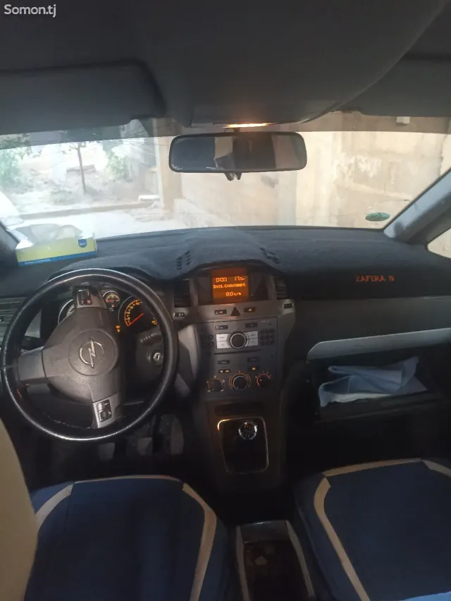 Opel Zafira 2006 · 1.6 MT