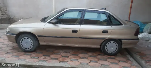 Opel Astra F 1996 · 1.6 MT