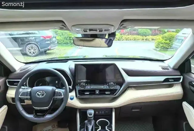 Toyota Highlander 2022 · 2.5 AT