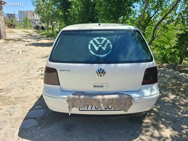 Volkswagen Golf 1999 · 1.6 MT