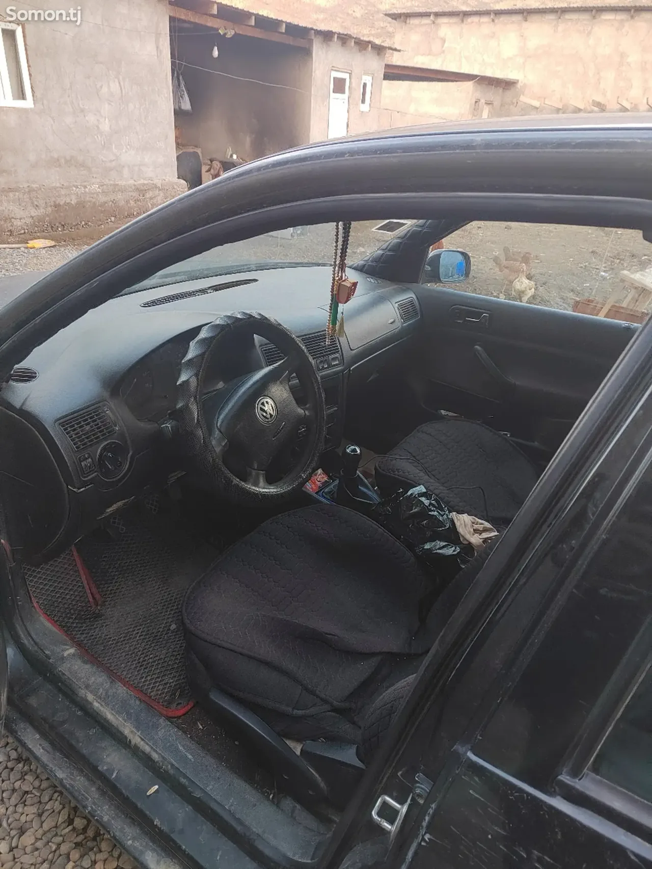 Volkswagen Golf 1999 · 1.6 MT