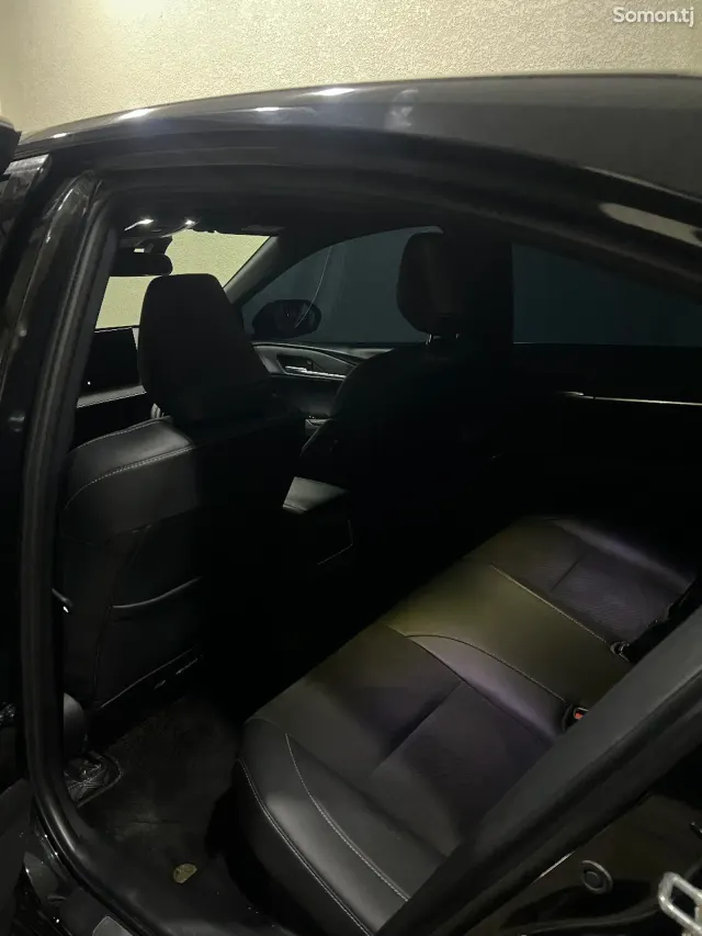 Toyota Camry 2025 · 2.0 AT