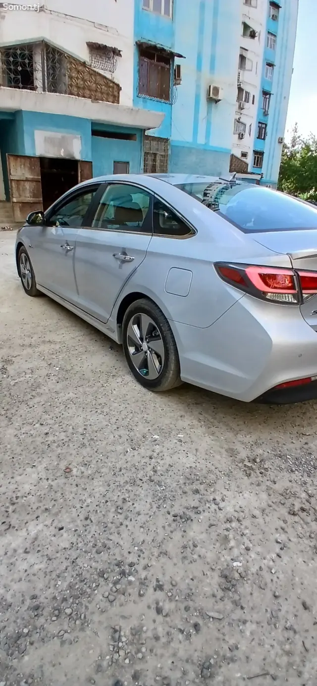 Hyundai Sonata 2015 · 2.0 AT
