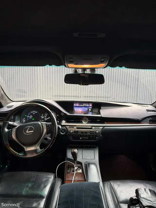 Lexus ES series 2014 · 3.0 AT