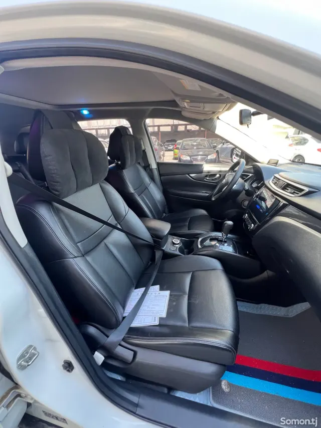 Nissan X-Trail 2015 · 2.5 AT