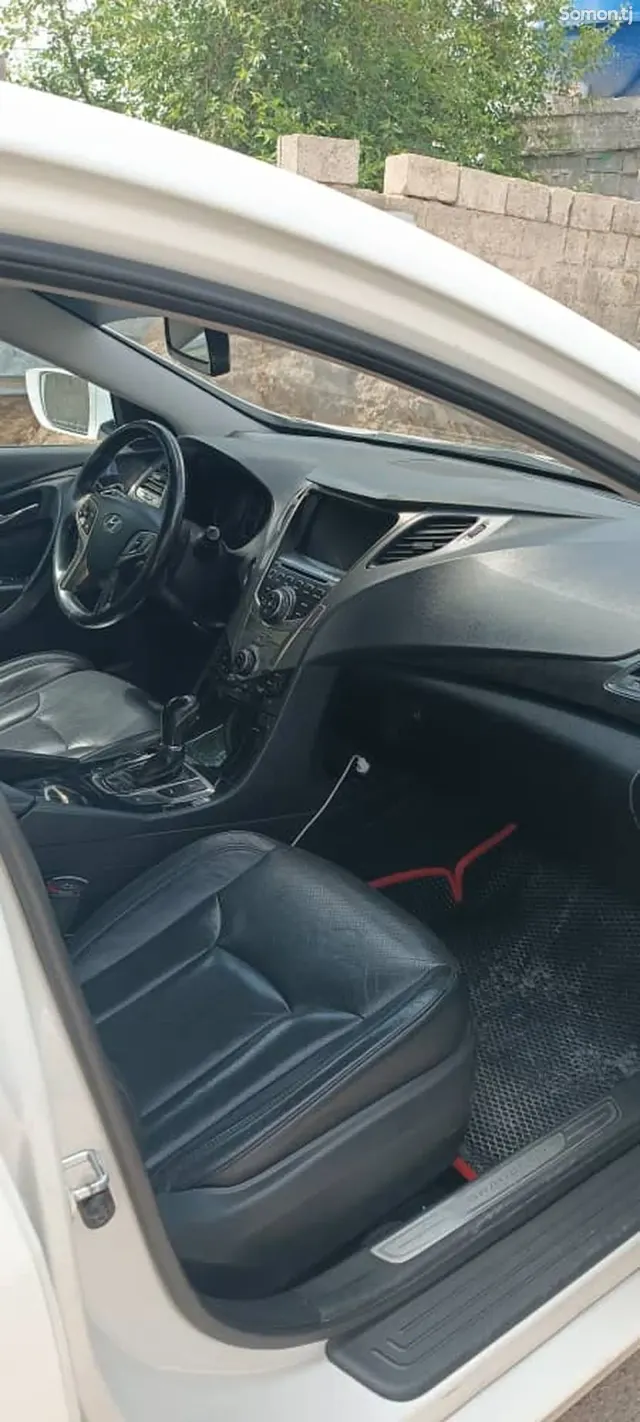 Hyundai Grandeur 2011 · 2.4 AT