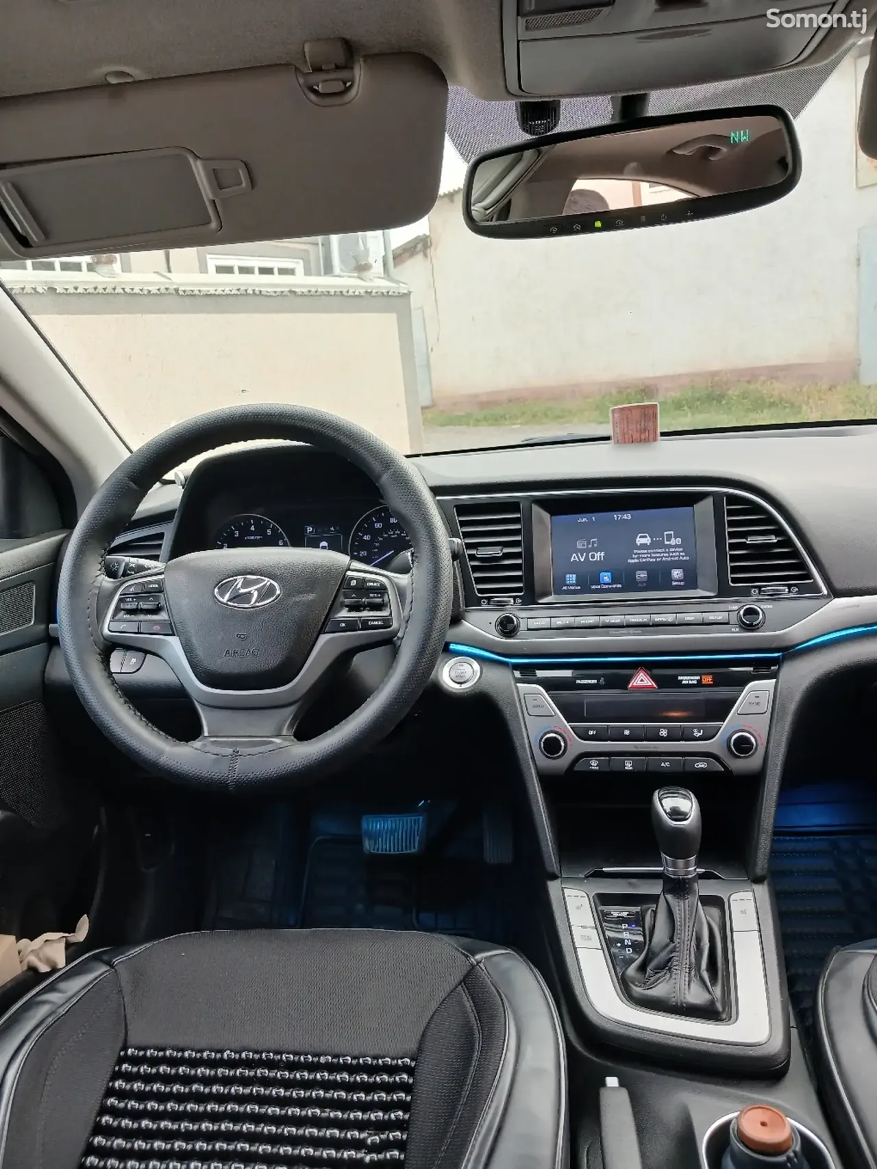 Hyundai Elantra 2017 · 1.8 AT