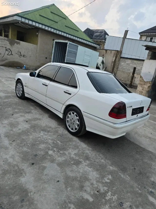 Mercedes-Benz C class 1998 · 2.4 AT