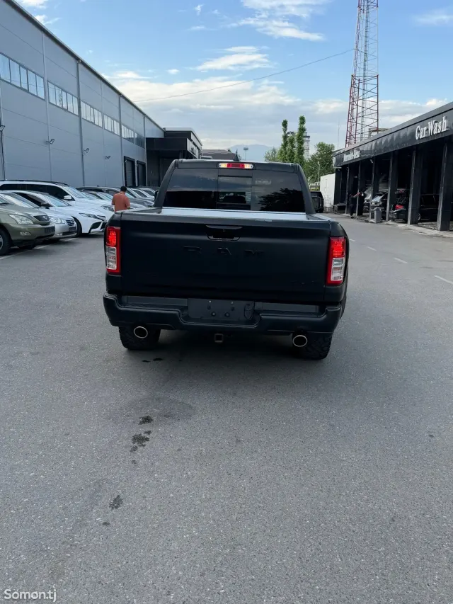 Dodge RAM 2023 · 5.7 AT