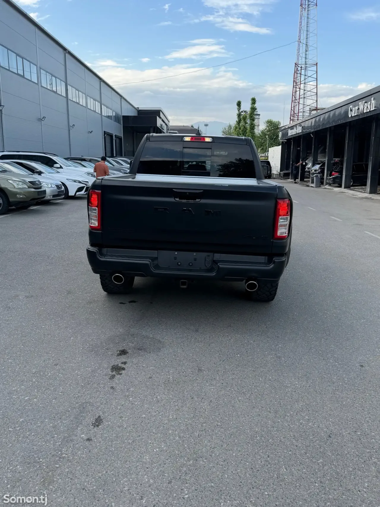 Dodge RAM 2023 · 5.7 AT