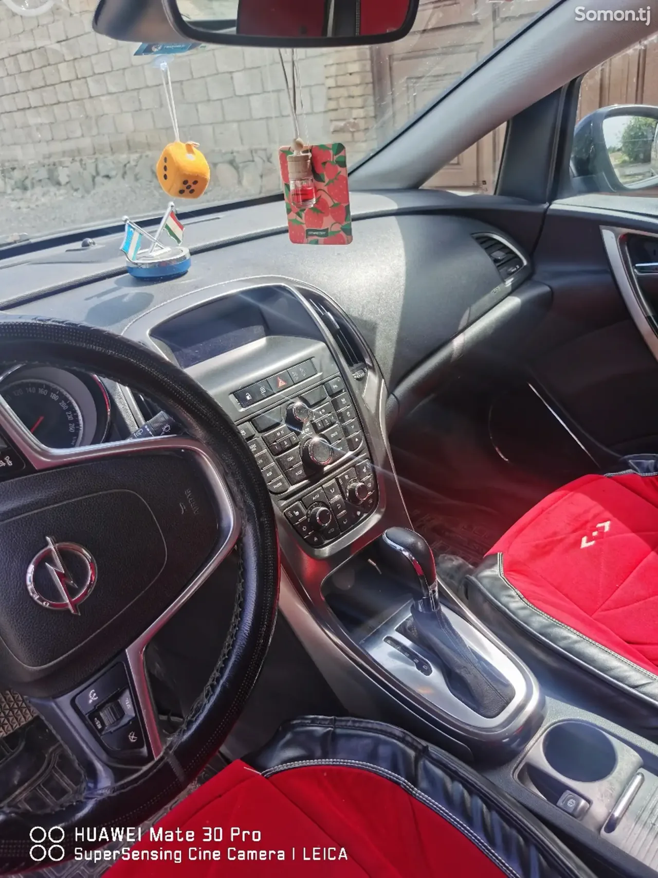 Opel Astra J 2010 · 1.6 AT