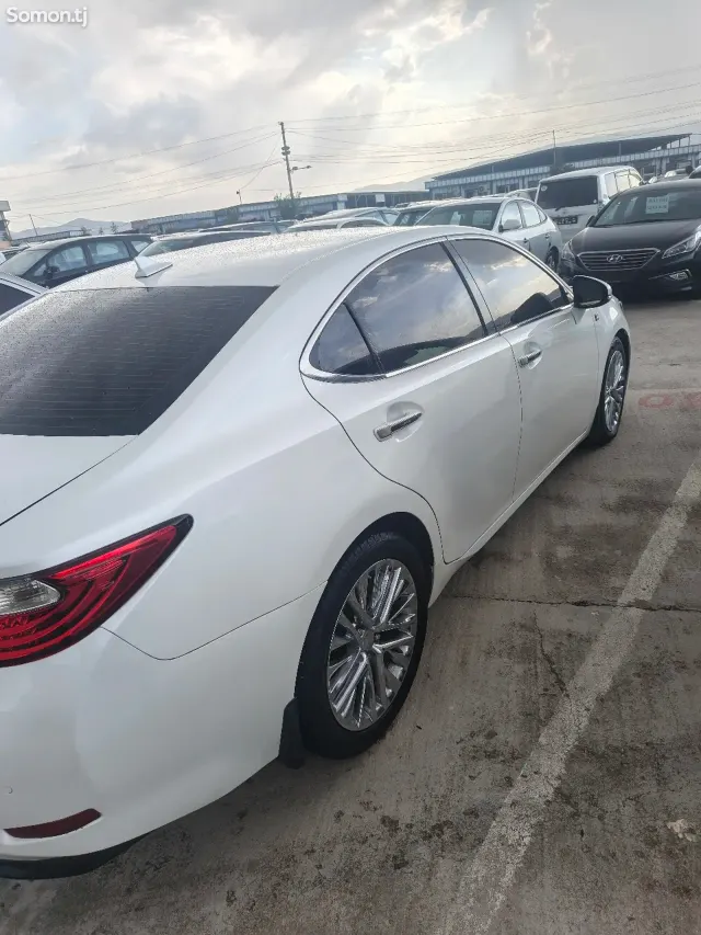 Lexus ES series 2014 · 3.5 AT