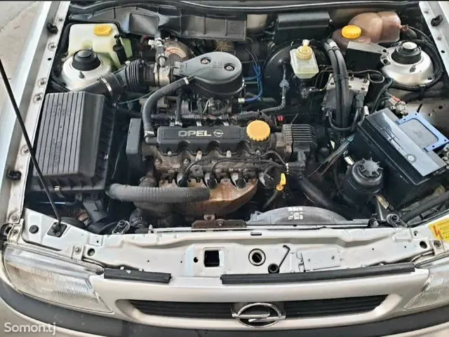 Opel Astra F 1998 · 1.6 MT