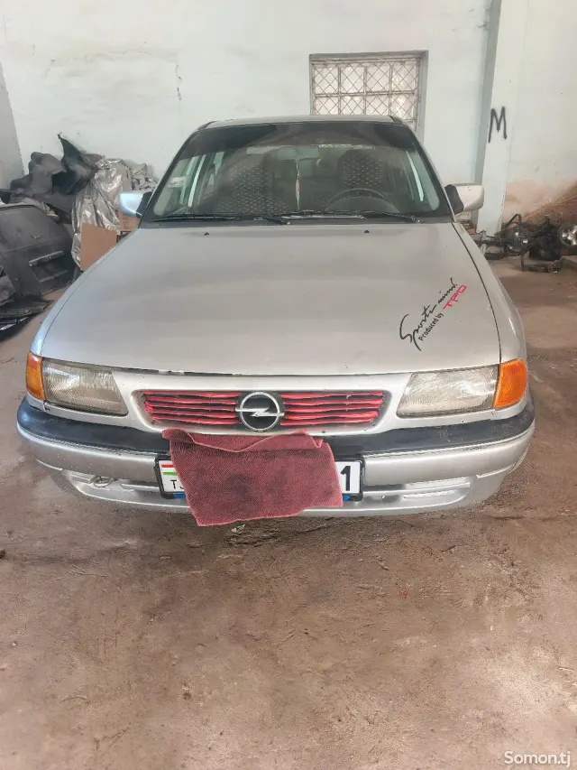 Opel Astra F 1994 · 1.6 MT