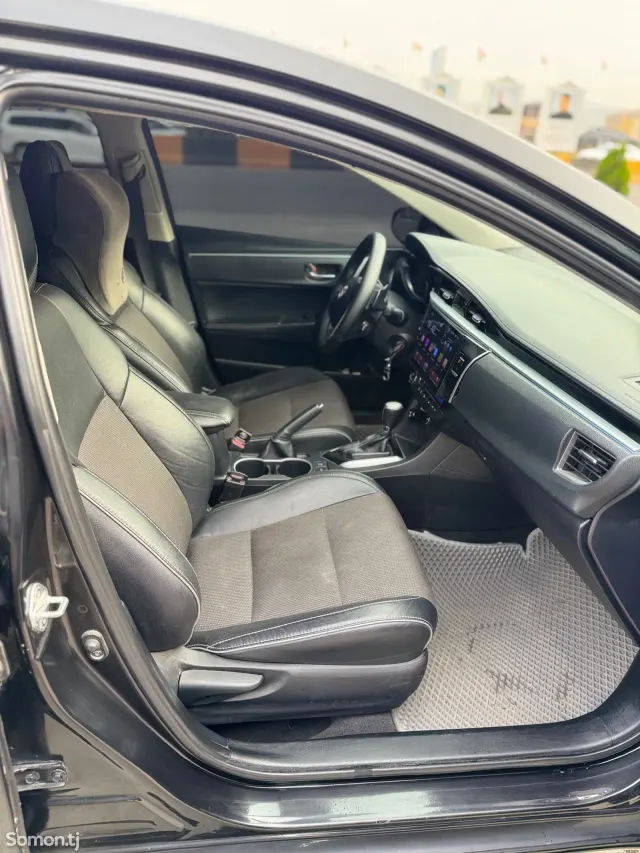 Toyota Corolla 2014 · 1.8 AT