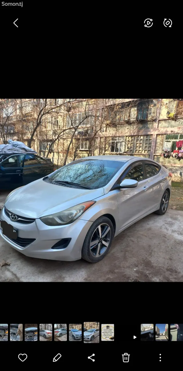 Hyundai Elantra 2012 · 1.8 MT