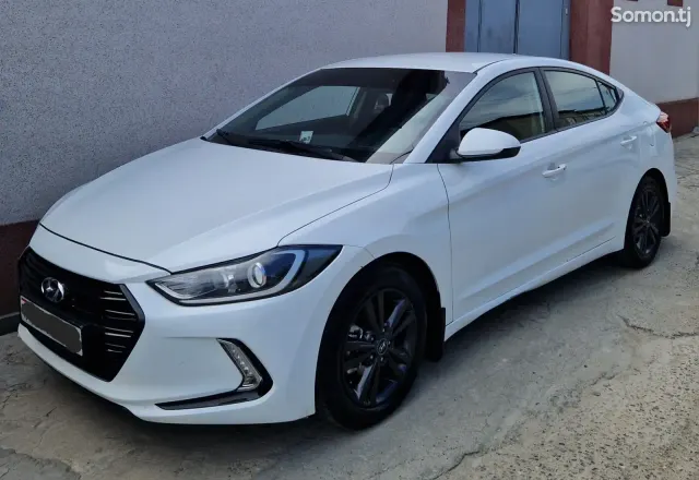 Hyundai Elantra 2017 · 2.0 AT