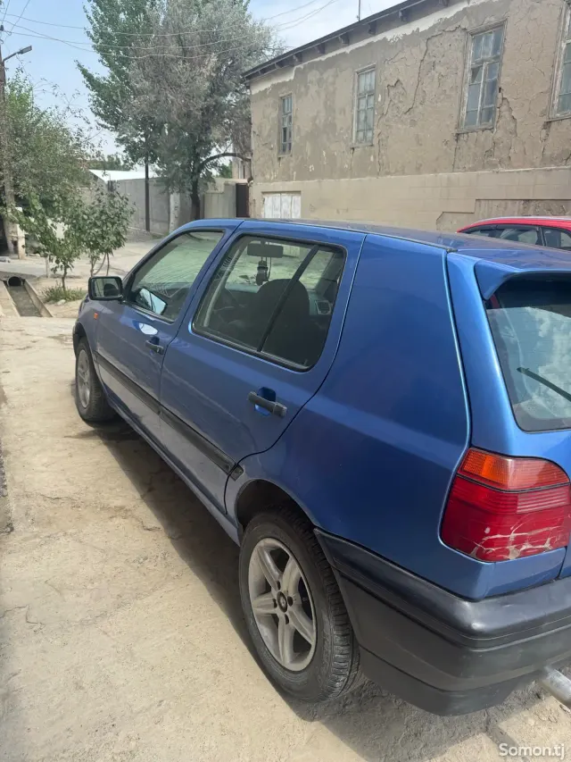 Volkswagen Golf 1994 · 1.4 MT