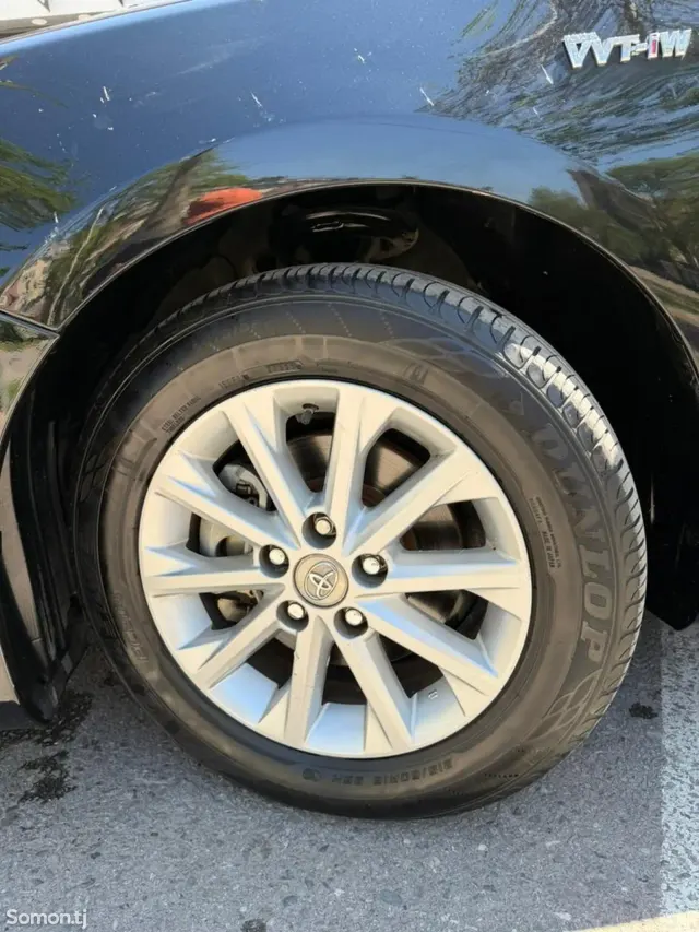 Toyota Camry 2015 · 2.0 AT