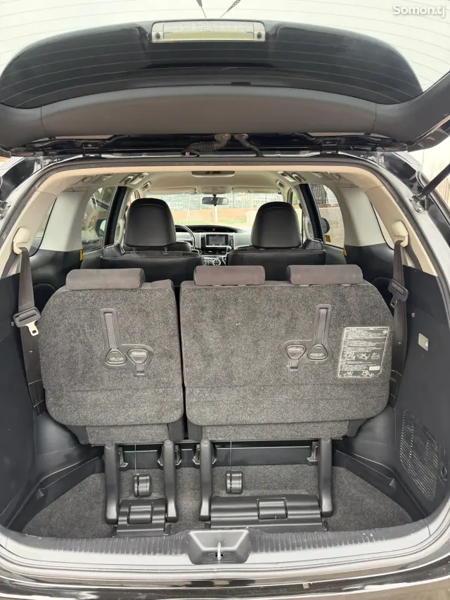 Toyota Estima 2014 · 2.4 AT