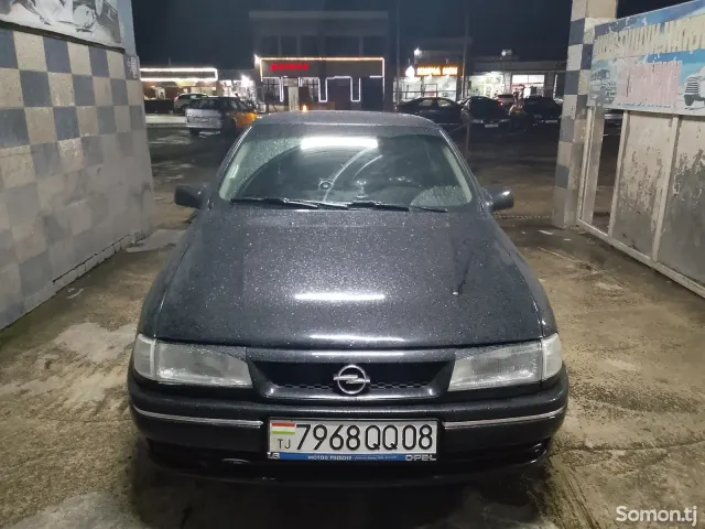 Opel Vectra A 1993 · 1.6 MT
