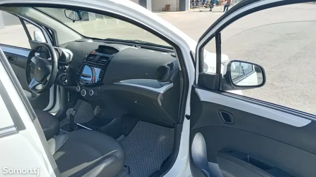 Chevrolet Spark 2015 · 1.2 AT