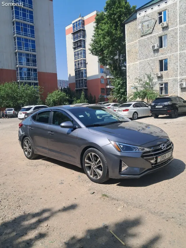 Hyundai Elantra 2019 · 1.8 AT