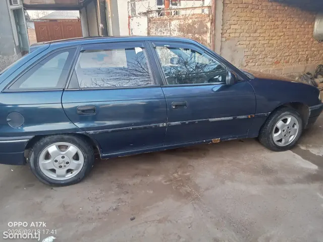 Opel Astra F 1994 · 1.6 MT
