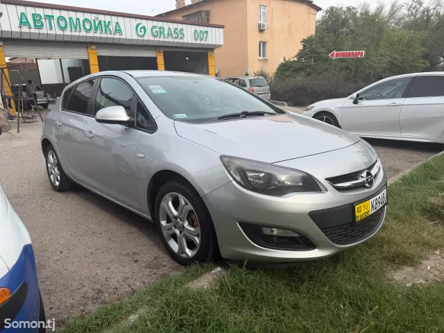 Opel Astra J 2015 · 1.6 MT