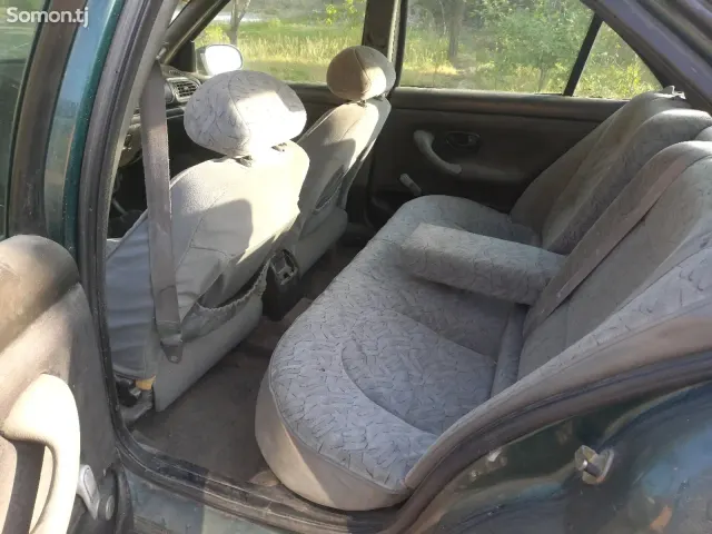 Peugeot 406 1996 · 1.6 MT