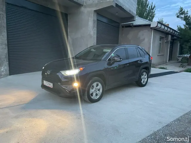 Toyota RAV 4 2022 · 2.5 AT