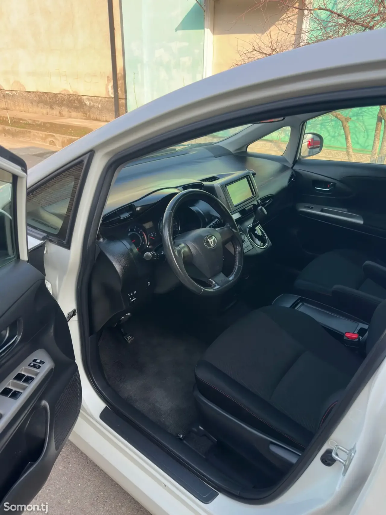 Toyota Wish 2014 · 2.0 AT