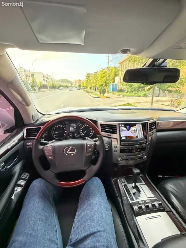 Lexus LX series 2013 · 5.7 AT