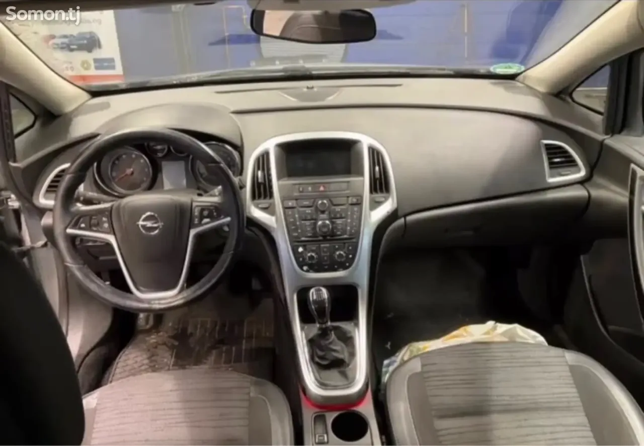 Opel Astra J 2014 · 1.6 MT