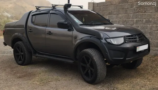Mitsubishi L200 2012 · 2.4 MT