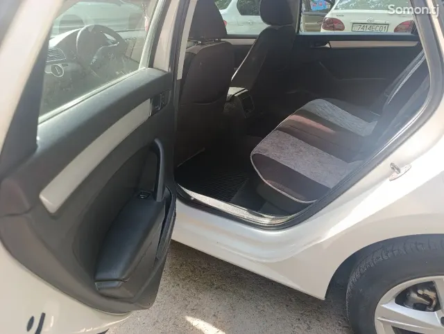 Volkswagen Passat 2014 · 2.5 AT
