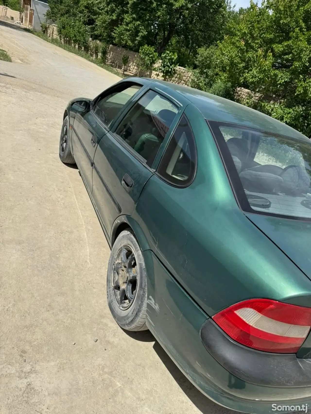 Opel Vectra B 1996 · 1.6 MT