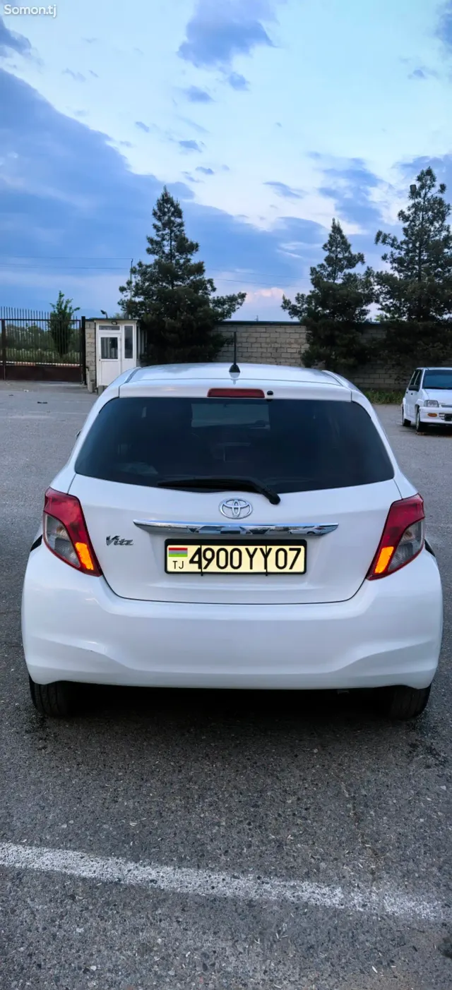 Toyota Vitz 2011 · 1.1 AT